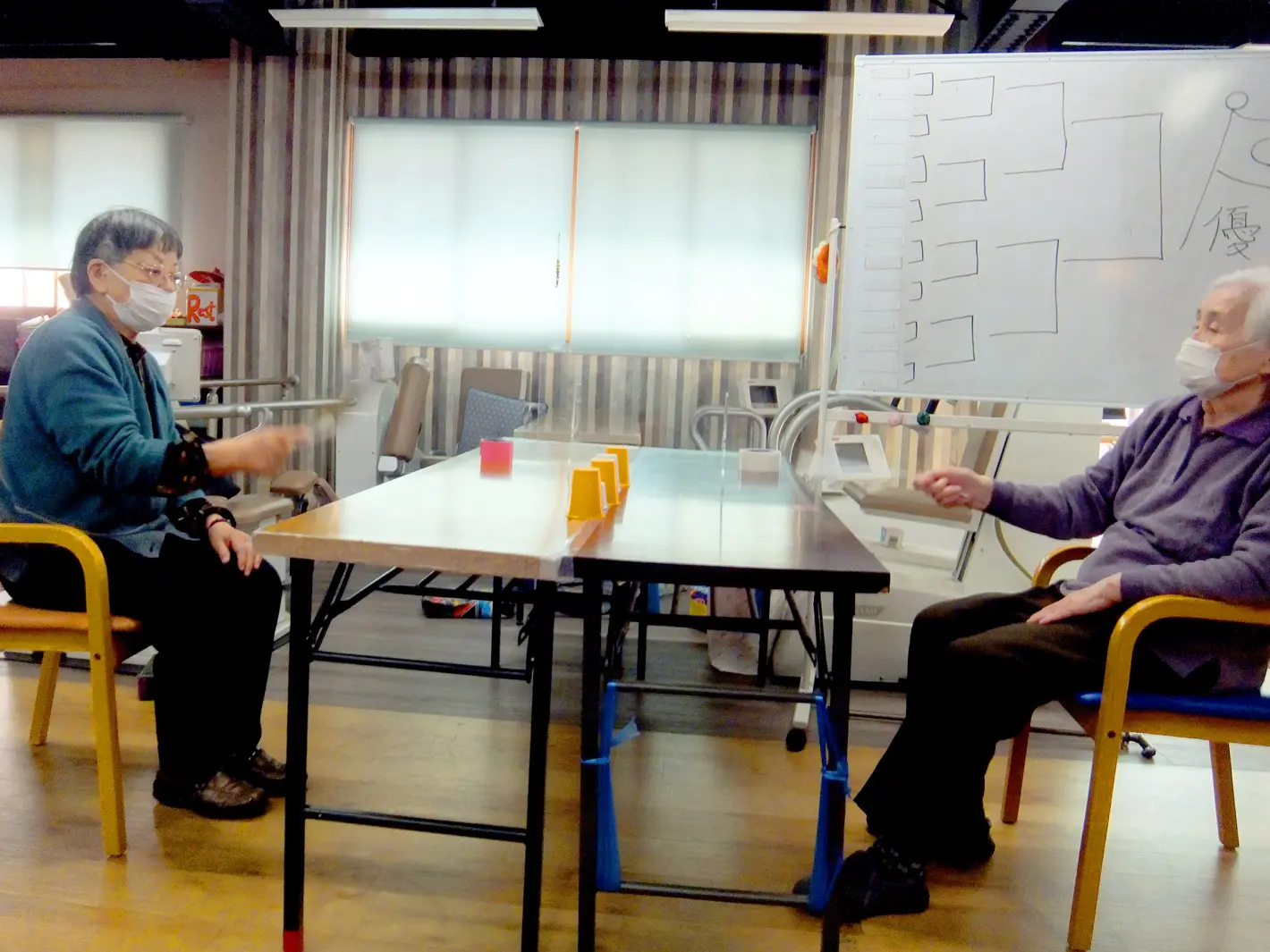 うちわでパタパタ