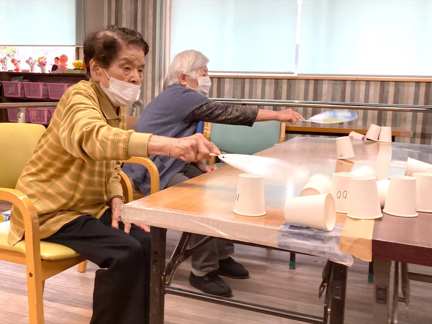 うちわでパタパタ